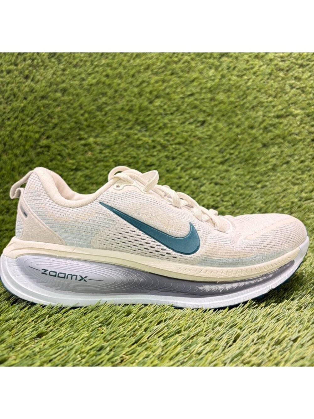 Nike Vomero 18 Womens Size 7.5 Summit White Blue Athletic Running Shoes Sneakers